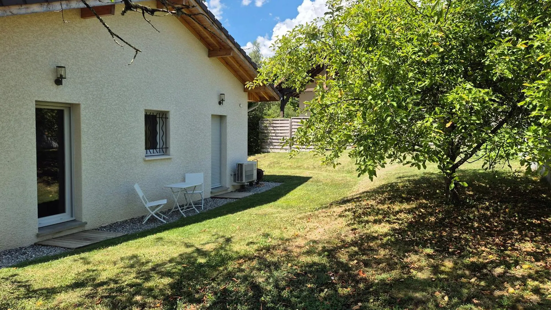 Au Fond Du Village Bassy 0*,  Frankreich